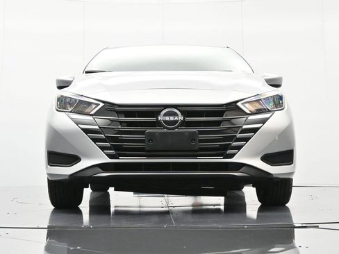 Used 2023 Nissan Versa SV image 34