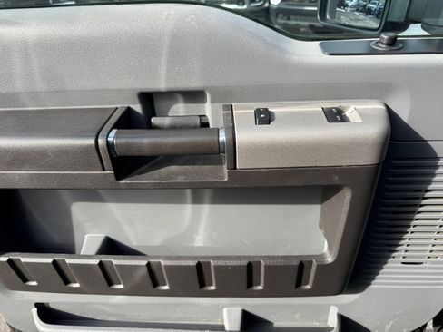 Used 2013 Ford F250 XLT w/ Snow Plow Prep Pkg image 29