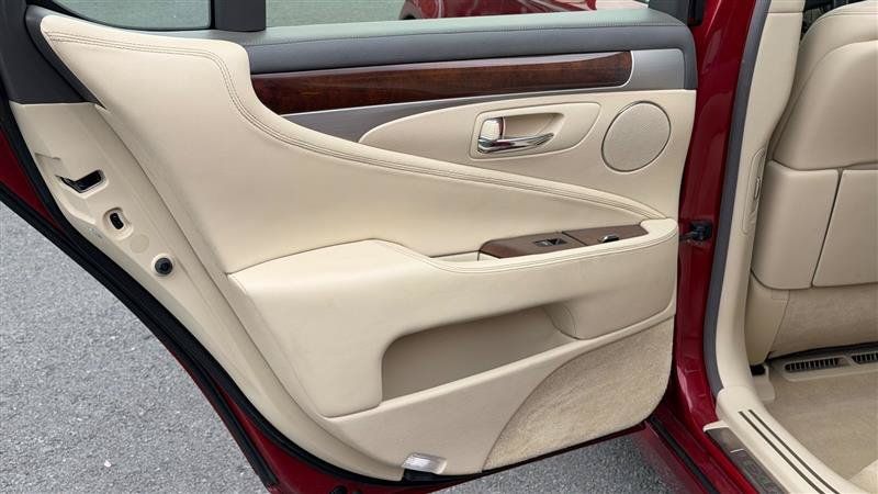 Used 2013 Lexus LS 460 AWD w/ Comfort Pkg image 45