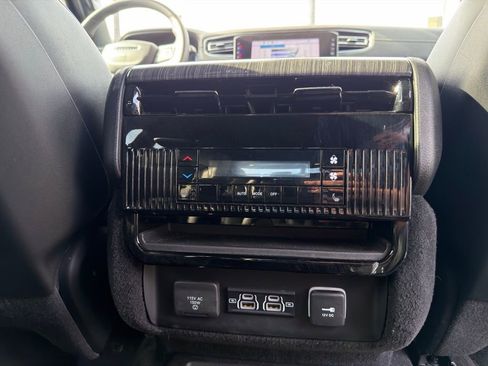 Used 2023 Jeep Wagoneer Series III w/ Flexible Seating Group image 45