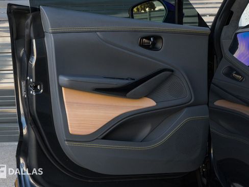 Used 2021 Aston Martin DBX image 20