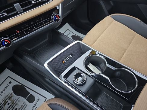 Used 2025 Chevrolet Equinox ACTIV image 25