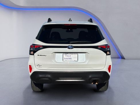 Used 2025 Subaru Forester Premium AWD/4WD image 11