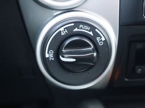 Used 2021 Nissan Titan SV w/ SV Convenience Package image 76