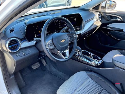 Used 2024 Chevrolet Trax LT w/ Driver Confidence Package FWD image 12