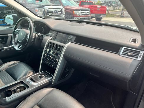 Used 2018 Land Rover Discovery Sport SE image 17