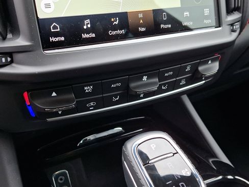 Used 2024 Maserati Levante GT Ultima AWD/4WD image 17