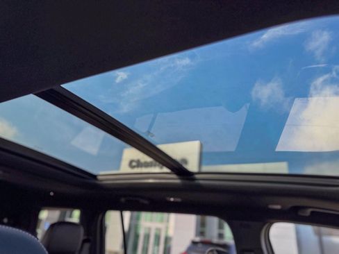 Used 2025 Jeep Grand Cherokee L Limited w/ Black Appearance Package image 7