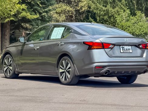 Used 2021 Nissan Altima 2.5 SV w/ SV Premium Package FWD image 6