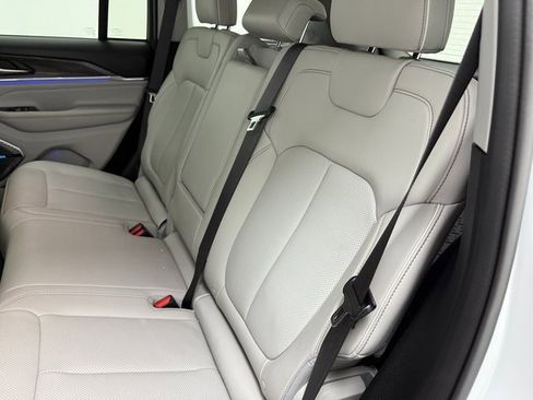 Used 2023 Jeep Grand Cherokee Overland image 9