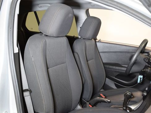Used 2020 Chevrolet Trax LT FWD image 30