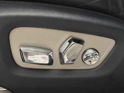 Used 2016 Rolls-Royce Wraith RWD image 18