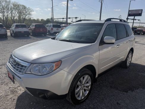 Used 2013 Subaru Forester 2.5X Premium w/ All-Weather Plus Pkg AWD/4WD image 7