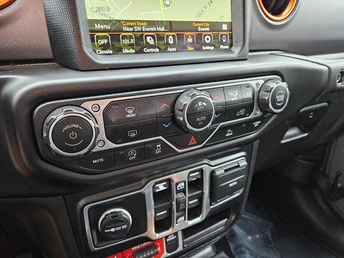 Used 2022 Jeep Gladiator Mojave w/ LED Lighting Group AWD/4WD image 24