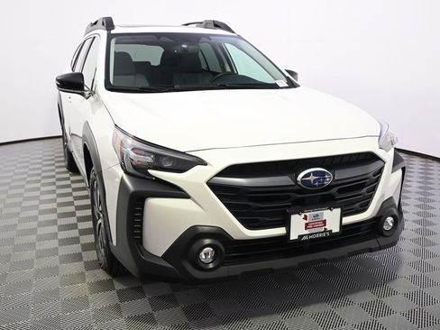 Used 2025 Subaru Outback Premium image 9