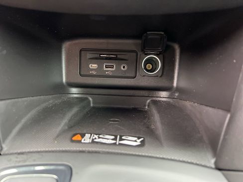 Used 2023 Chevrolet Equinox Premier image 36