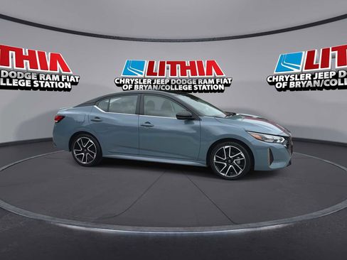 Used 2025 Nissan Sentra SR FWD image 9