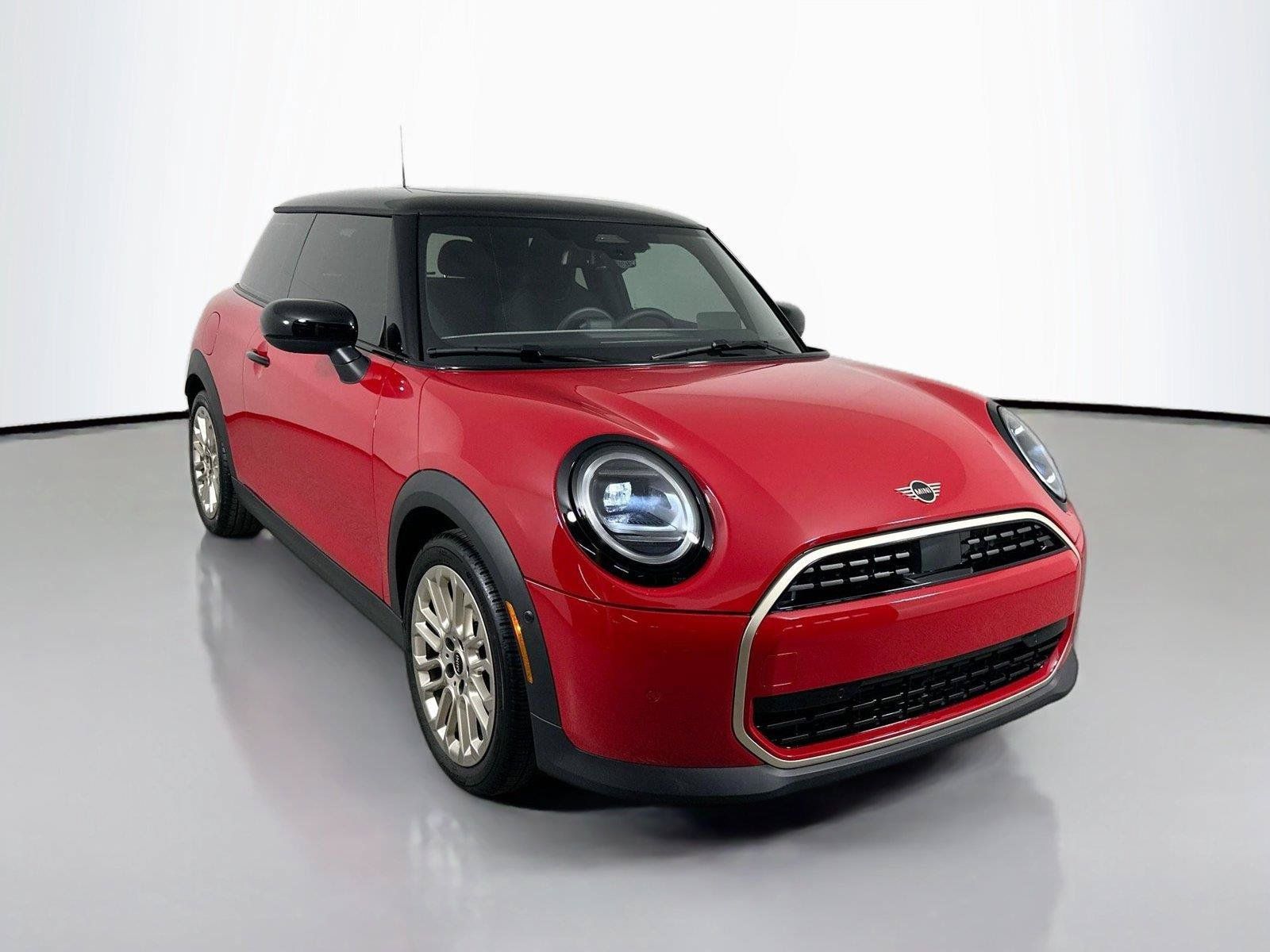Used 2025 MINI Cooper 2-Door Hardtop FWD image 3