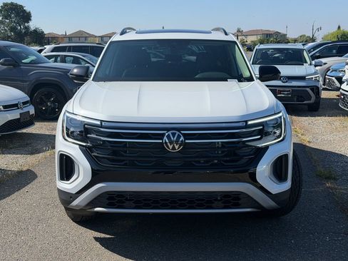 New 2026 Volkswagen Atlas Peak Edition AWD/4WD image 4