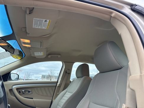 Used 2018 Ford Taurus SE image 16