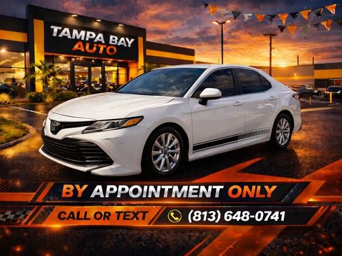 Used 2018 Toyota Camry LE image 1