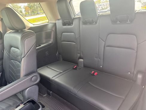 Certified 2025 Nissan Pathfinder Platinum image 33