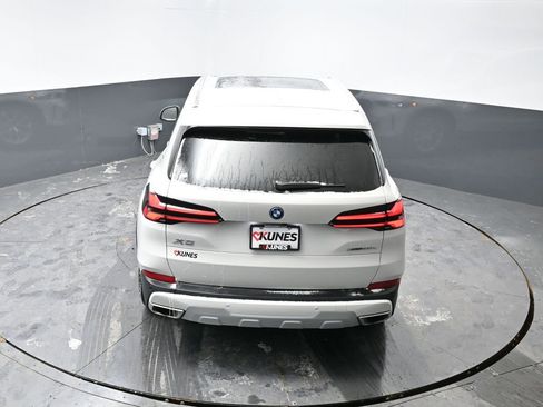 Used 2025 BMW X5 xDrive50e image 44