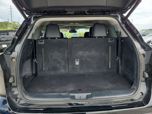 Used 2022 Toyota Highlander XLE FWD image 7