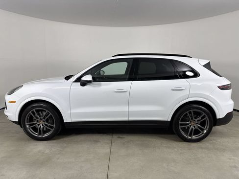 Certified 2023 Porsche Cayenne Platinum Edition AWD/4WD image 2
