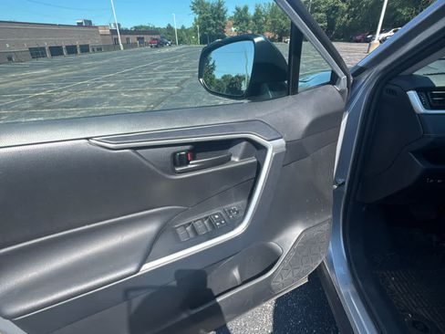 Used 2024 Toyota RAV4 LE AWD/4WD image 8