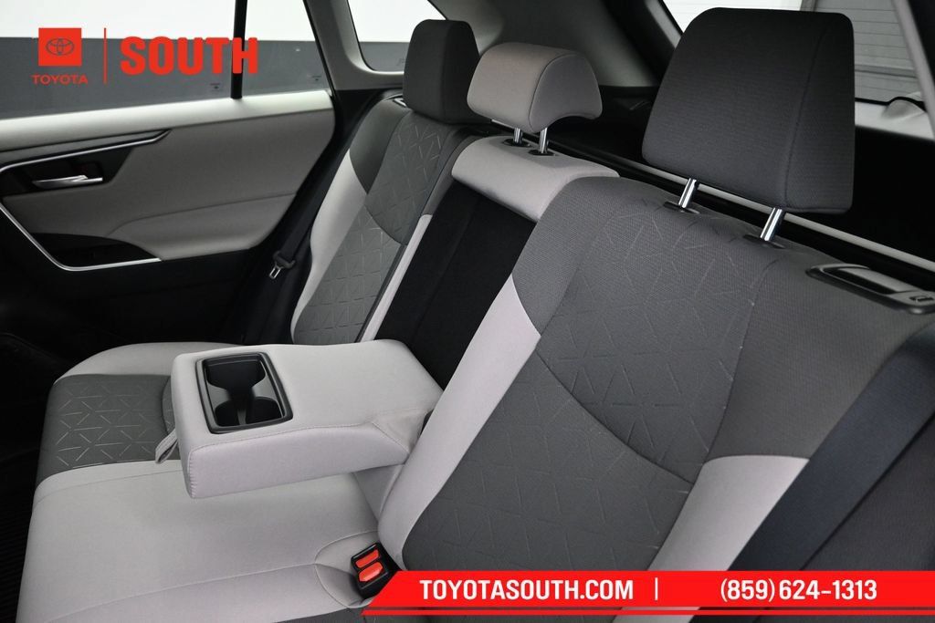 Used 2025 Toyota RAV4 XLE AWD/4WD image 23