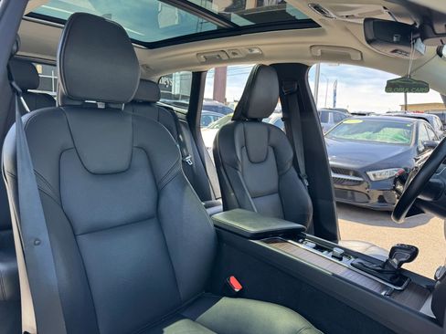 Used 2021 Volvo XC60 T5 Momentum w/ Premium Package FWD image 19