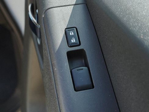 Used 2019 Nissan Frontier SV AWD/4WD image 25