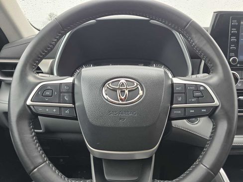 Used 2022 Toyota Highlander XLE AWD/4WD image 28