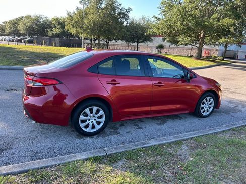 Used 2020 Toyota Corolla LE FWD image 5