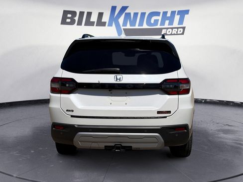 Used 2025 Honda Pilot TrailSport image 4