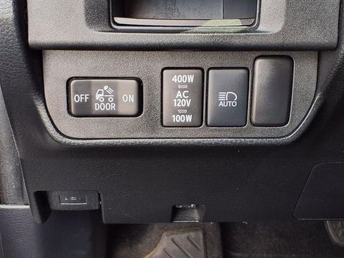 Used 2019 Toyota Tacoma TRD Sport w/ Technology Package RWD image 13