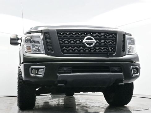 Used 2019 Nissan Titan PRO-4X w/ Pro-4x Convenience Package AWD/4WD image 46