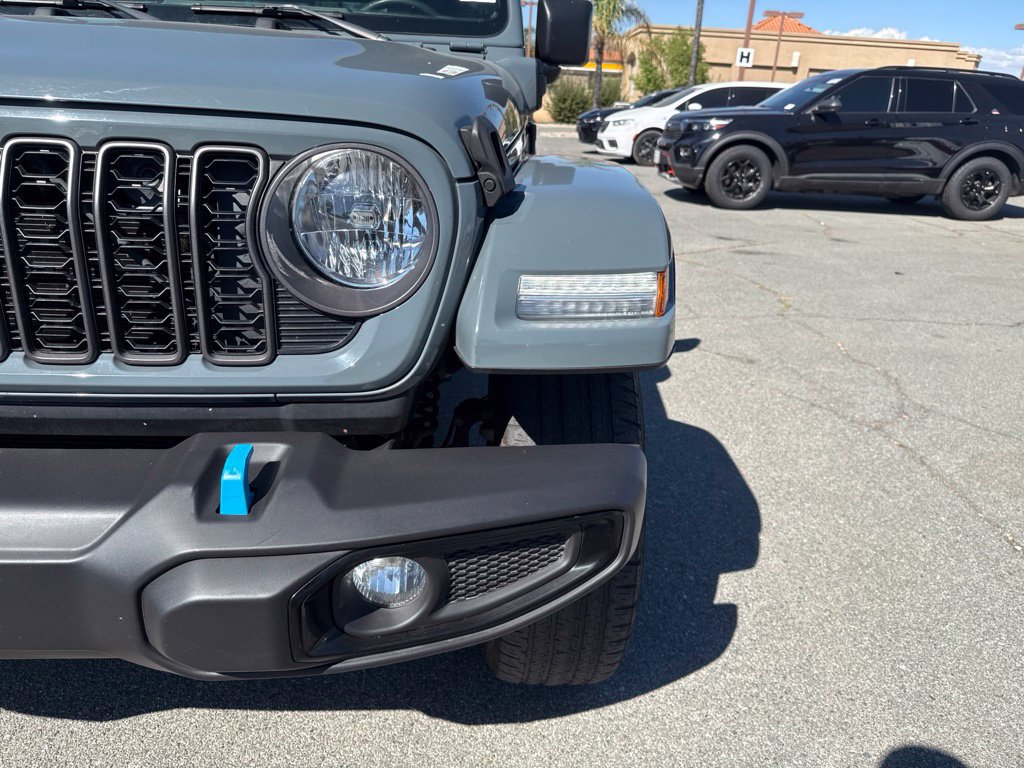 Used 2024 Jeep Wrangler Unlimited AWD/4WD image 12