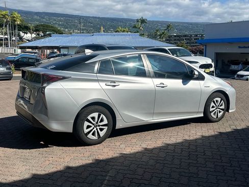 Used 2016 Toyota Prius Three Touring image 5