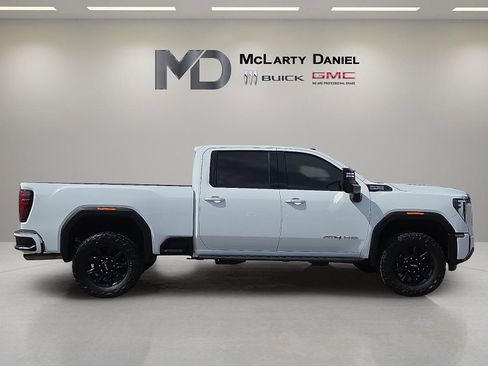 Used 2025 GMC Sierra 2500 AT4 w/ AT4 Premium Plus Package AWD/4WD image 6