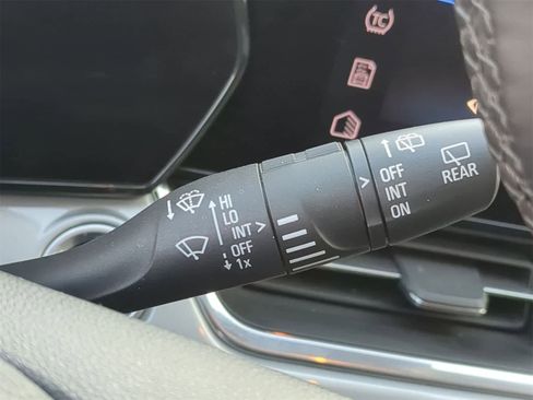 Used 2024 Chevrolet Trax LT w/ LT Convenience Package image 32