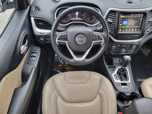 Used 2017 Jeep Cherokee Limited FWD image 12
