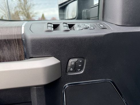 Used 2021 Ford F250 Lariat w/ Lariat Ultimate Package image 13