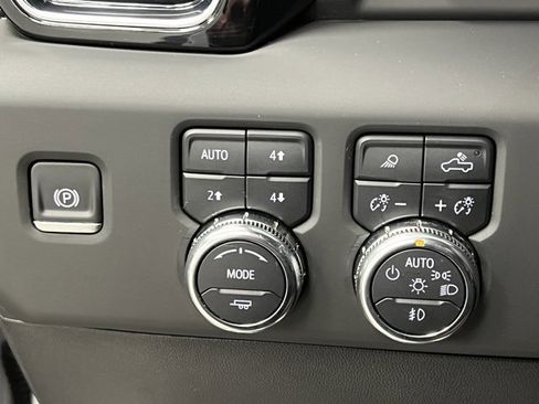 Used 2025 GMC Sierra 3500 Denali Ultimate image 30