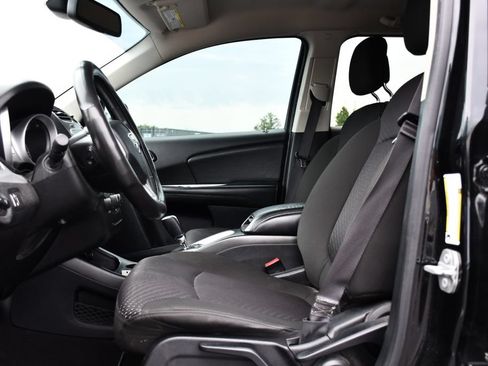 Used 2019 Dodge Journey SE w/ Connectivity Group FWD image 12