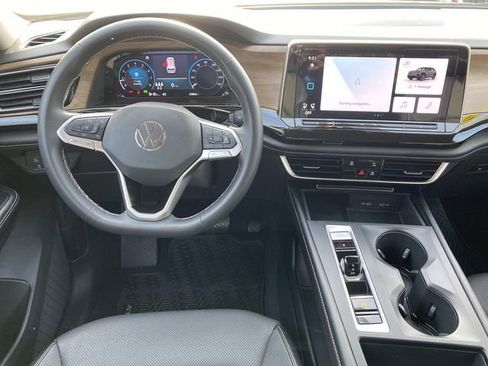 Used 2024 Volkswagen Atlas SE image 5