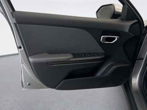 Used 2025 Kia K4 FWD image 9
