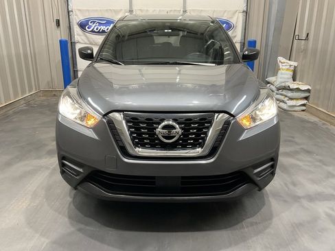 Used 2020 Nissan Kicks S image 2