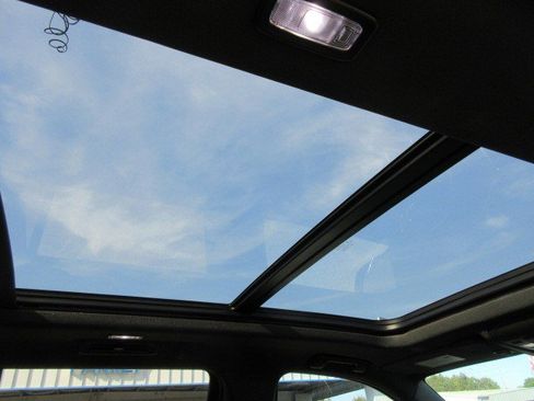 Used 2023 Chevrolet Tahoe Z71 w/ Luxury Package image 17